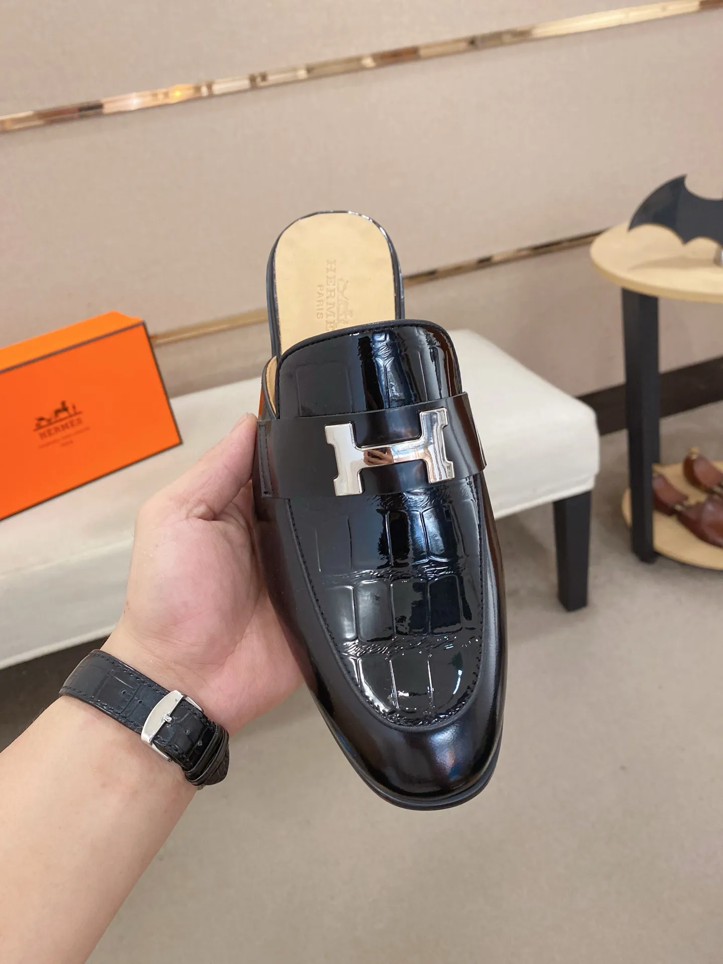 Men's clothing and shoes💰: 500💰《HERMES》【Classic original single version】Hermès half-drag; top 🔝purchasing agent🔍🔍 latest 🇺🇸 counter sale simultaneously, original ▲▲cowhide imported from Italy ▲▲Exquisite workmanship (Italian 🇮🇹Imported water-dyed 🐂cowhide lining) sole: original sole provided by the original factory, ⚠️exclusive double-layer activity·TPR·rubber·combined molded outsole; Yardage: 38-44. Can be customized45